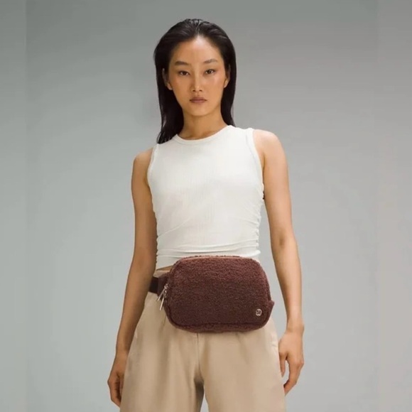 lululemon athletica Handbags - NWT Lululemon Everywhere Belt Bag Large Fleece